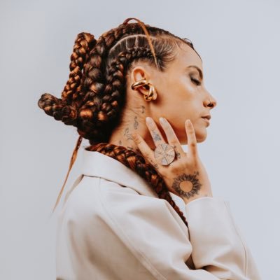 influenceuse qui vends pas de thé, chanteuse qui vends pas de disque • 🇵🇸 vivra