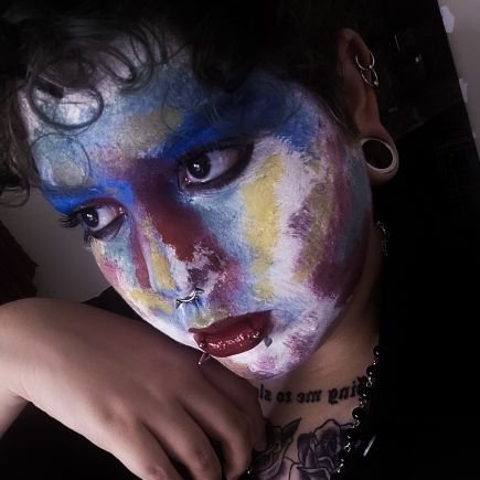 Um poço de perversão e melancolia
(ele/dele)