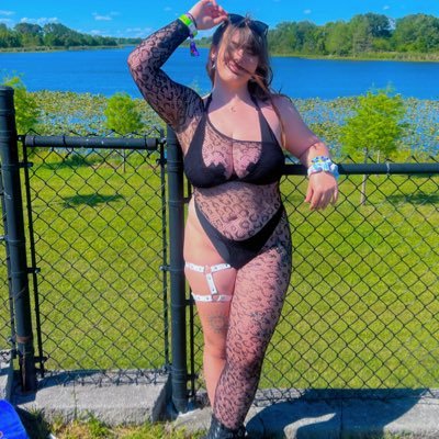 just a raver w big tiddies who likes to shitpost | 🔞 @realcococash my main