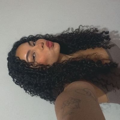 Suelleeeeeen's profile picture. a realidade tende a ser decepcionante