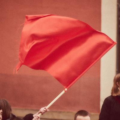Na so paz fuerza de trabayu, nes sos guerres carne de cañon.