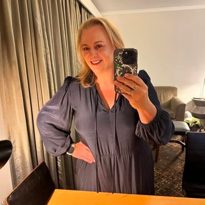 I am a very honest and amazing business woman and a teacher 😍 nice to connect with everyone here 😁