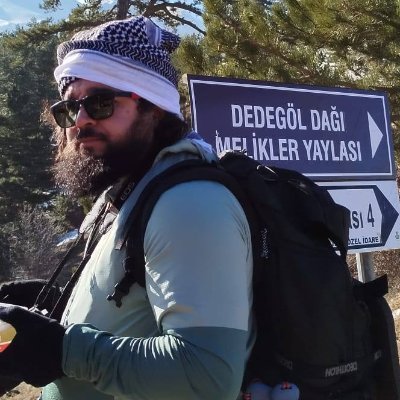 Merak ederim, okurum, araştırırım, paylaşırım.
Edeple gelen , lütufla gider.
Bildiklerimin alimi bilmediklerimin talibiyim.