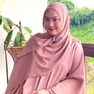 inanihmd's profile picture. an achiever by the day , a recipe's re-tweeter by the night  😬