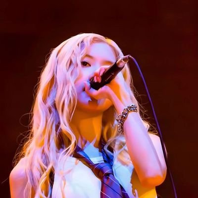 ihqfy_hauted's profile picture. esperando a BP y reputation (taylor's version)