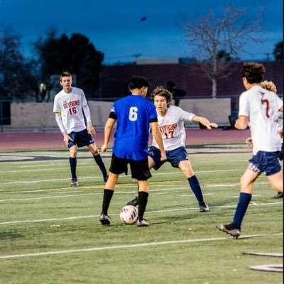#6/CM,CDM/CO ‘27/3.1 GPA/⚽️🏈/ NSHSS / molinareyes277@gmail.com