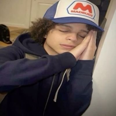 burymeingold's profile picture. @6fiveheartbeats