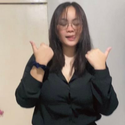 Camsiee14's profile picture. 少し生きる