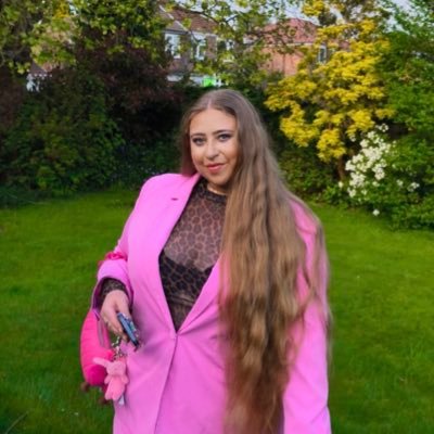 👩🏼💻senior social news reporter | bookworm & editor of the bookish drop substack⤵ | email: danielle.wroe@reachplc.com 📖🏹🦋🥂🐱🥐🔮🎀🪬🪩💅🏼⚡️