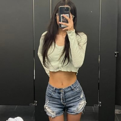 shit talker & shit poster @lxvtjm | 20! 🇨🇦 nsfw: @trisussy04