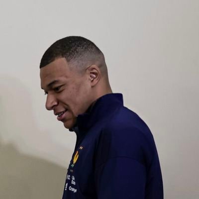 kmbappe0710's profile picture. ⭐️⭐️🐓