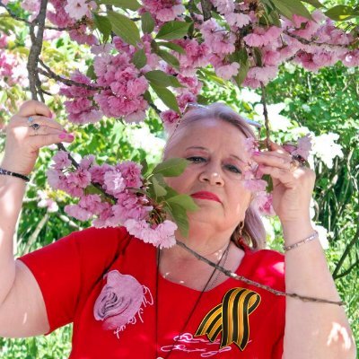 Всегда говорю то, что думаю и не жалею об этом. Люблю Приднестровье, люблю Россию, люблю Донбасс! Мы, вместе! Болею за