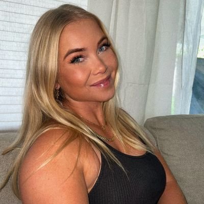 love golfing 🥰⛳😛
Guys follow me back up account 👌