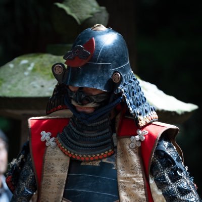 陸奥国 耶麻郡生まれ。家紋は丸に違い鷹の羽。年齢的には朱雀隊であります。土津神社は延宝3年(1675年)に創建され、令和7年(2025年)で創建350年を迎えます。ご依頼があれば、甲冑にておもてなしに出陣させていただきます。