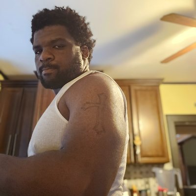 dhochoy09's profile picture. 