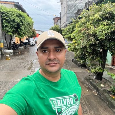 Abogado, Especialista en Derecho Administrativo.