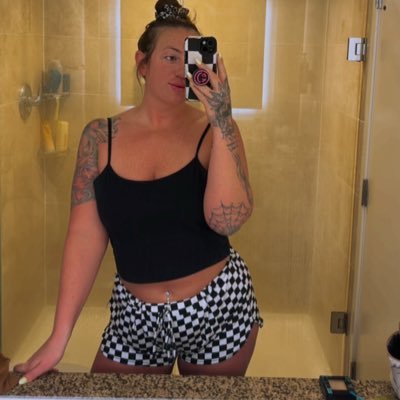 29 || raver || rock n roll || tattoo lovin, makeup junkie 🤘🏻 *new account until I can get into my old one*