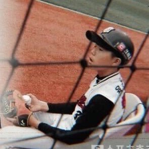 beyondthesocks's profile picture. 나도이제모르겟다