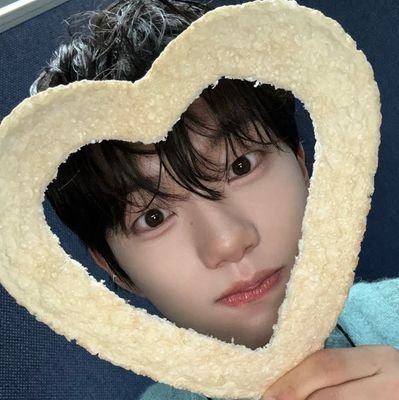 dyeniness's profile picture. Useless Fan
ARASHI • IFNT • GNCD • BTOB • SOHYUN 
OurBelovedSummer TwinklingWatermelon
IsItACoincidence?