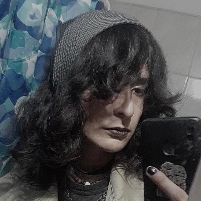 Dumb transgirl that writes silly poetry and stuff / 23yo / ARG