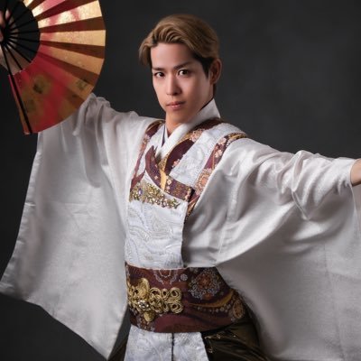 日舞パフォーマー・Japanese Dance Performer 🇯🇵🌍一般社団法人JPN dance協会代表。⭐︎日本盆踊り協会芸術顧問。⭐︎ハナミチ東京歌舞伎町オフィシャル広報大使。 💫和のエンターテインメントを追求中💫