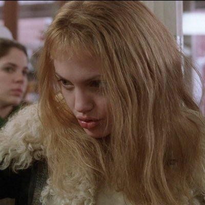 Cvml4n's profile picture. 18 cw; 137