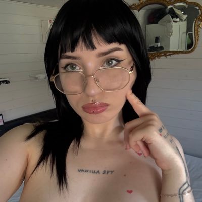22 🦋 making your dreams come true 🤍young and spoiled 🐰lesbian (no bg!)🪽 tips get rewarded! $5 dm fee (except for moots) | MDNI | @bibaautotweet