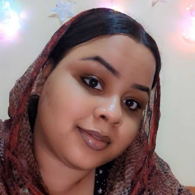 بحب الرسم والمزيكا، سودانية الهوى والفن في دمي… خليك قريب تلقى الجمال!