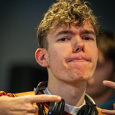 🍝Panzani enjoyer !🍝
Jeune joueur de SSBU.
Membre du @RetropenBar 🍻
Bénévole pour @Smash_CAB 💪
🐸Main Bowser.Jr forever !🐸
Photos by @Pyjassb
