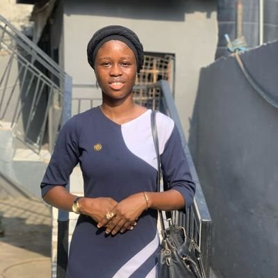 Am humble , cool,kind ,intelligent , GRAPHIC DESIGNER, free to communicate with , music lover, scholar , senior girl , advicer.