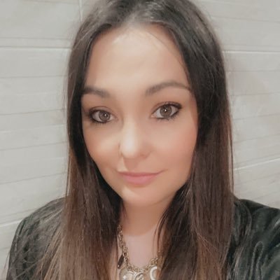 PhD @TCDEnglish | Write by the Sea Competition Winner 2024 (Memoir) @write_kq | Words: @stingingfly @thewaxedlemon @tnolitmag @olneymagazine