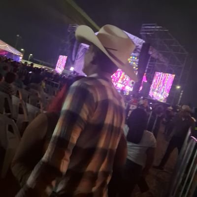 cesargz30's profile picture. single🔥 con novia induciendo aque se una al ambiente swinger🤩 es bien cachonda le gusta mucho el sexo!!