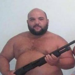 Gitano racista. Pajero y emprendedor a tiempo completo. Si me miras mal sus mato.