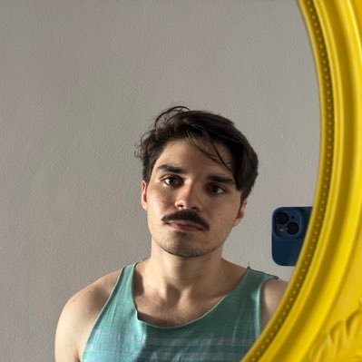 Estudante de direito, leitor e amante de cinema. | Letterboxd = https://t.co/RYCShPHmND