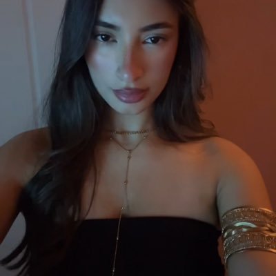 kenzieemuhamed's profile picture. 