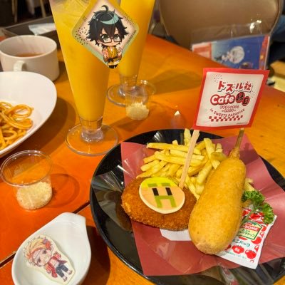 マモ(L&P会員)/ディズニー系好き。成人済み。ツイフィは一読していただけるとありがたいですが必須では無いです。最近はドズル社の交換が多いです。箱推しで基本コンプ目的(🍌は界隈で求められてることが多く入手困難になることがあるため優先で集めることが多いです)お譲りは迷子防止に抱き合わせをお願いする場合あり