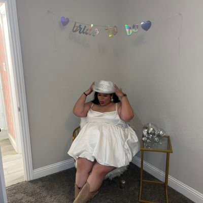 Cecie_cecie's profile picture. Love to sing

UTA '22 🧡💙