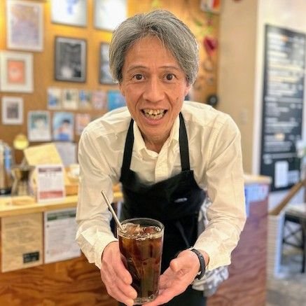 AWarashina's profile picture. #コーヒー馬鹿 が高じて、脱サラして大阪 #江戸堀 で #コーヒースタンド (コーヒー屋)を営んでます。珈琲以外の馬鹿には音楽、ビール、スポーツ観戦(野球はドラゴンズ、サッカーはグランパス)、マンガなど。あと、子供好き過ぎで、お店はお子様大歓迎です♫