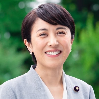 1975年秋田県横手市生まれ。高校中退後、大検取得、奨学金を受け早稲田大学へ。東京大学生産技術研究所勤務。自らの不登校経験からフリースクールでボランティアスタッフを務める。米国留学後、議員秘書等を経て2019年初当選。無所属。夫と息子の3人家族。