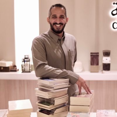 ولد الصحفي | قارئ بين الكتاب والعدسة والفعاليات الثقافية، أصغي لما تقوله الكتب، وأصوّر ماتحكيه الأمكنة .. وأكتب | عضو @ketabei | ✍️ | 🎙️| 📸 | 🚴♂️ | ☕️