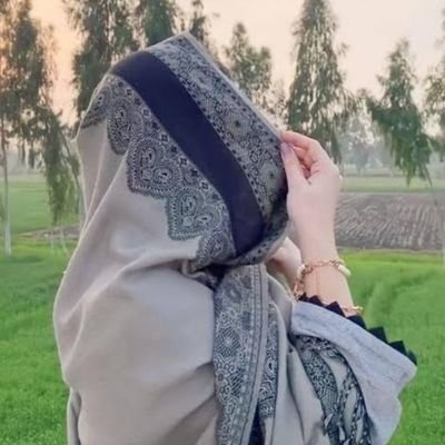 Nadiyafayaz27's profile picture. Masters in Sociology 🎓  Deeply interested in people, culture & social change  Passionate about perspectives that inspire growth & progress