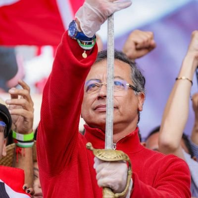 admiración por @Gustavo Petro, Antiuribista 1000/Devoción por el señor de los milagros, amante de los viajes...