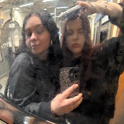pasztetki's profile picture. wasted & complacent