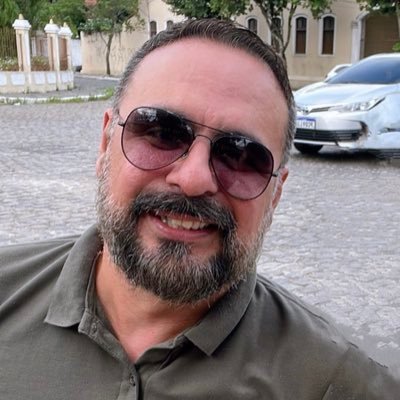 eunatancabral's profile picture. Um multipétalo. Um uivo. Um defeito. 📚 Assistência sociojurídica e segurança pública.