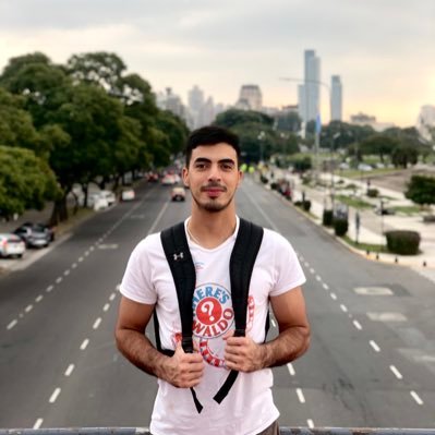 Estudiante de ingeniería civil, algo de jugador de básquet a veces