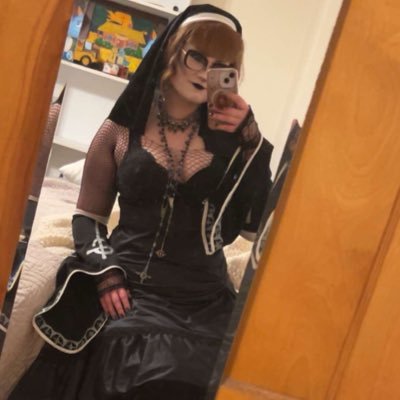 🦇 ministry funeral director🦇///sfw account but admin is 22 :)