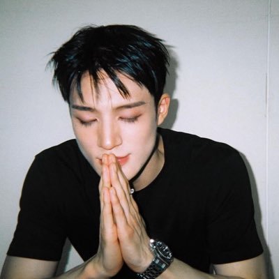 st6pidcupid's profile picture. strawberries & cigarettes