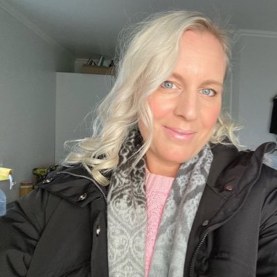 anna_hayward093's profile picture. Curious mind. Big energy. Making moves, chasing sunsets, and building connections. Let’s vibe. 🌸🌷❤️