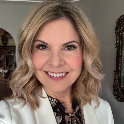Pro weather conversationalist @weathernetwork, @breastcancercdn ambassador. ❤️my dog. Summer loving Canadian. 🌈 ally.