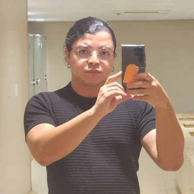 Tento ser sensato sempre e postar memes no twitter.
INFJ
Ele/dele